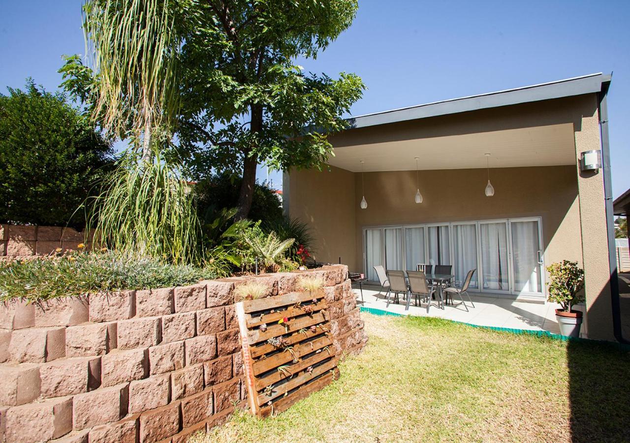 Rnb'S Studio Apartment Windhoek Eksteriør bilde