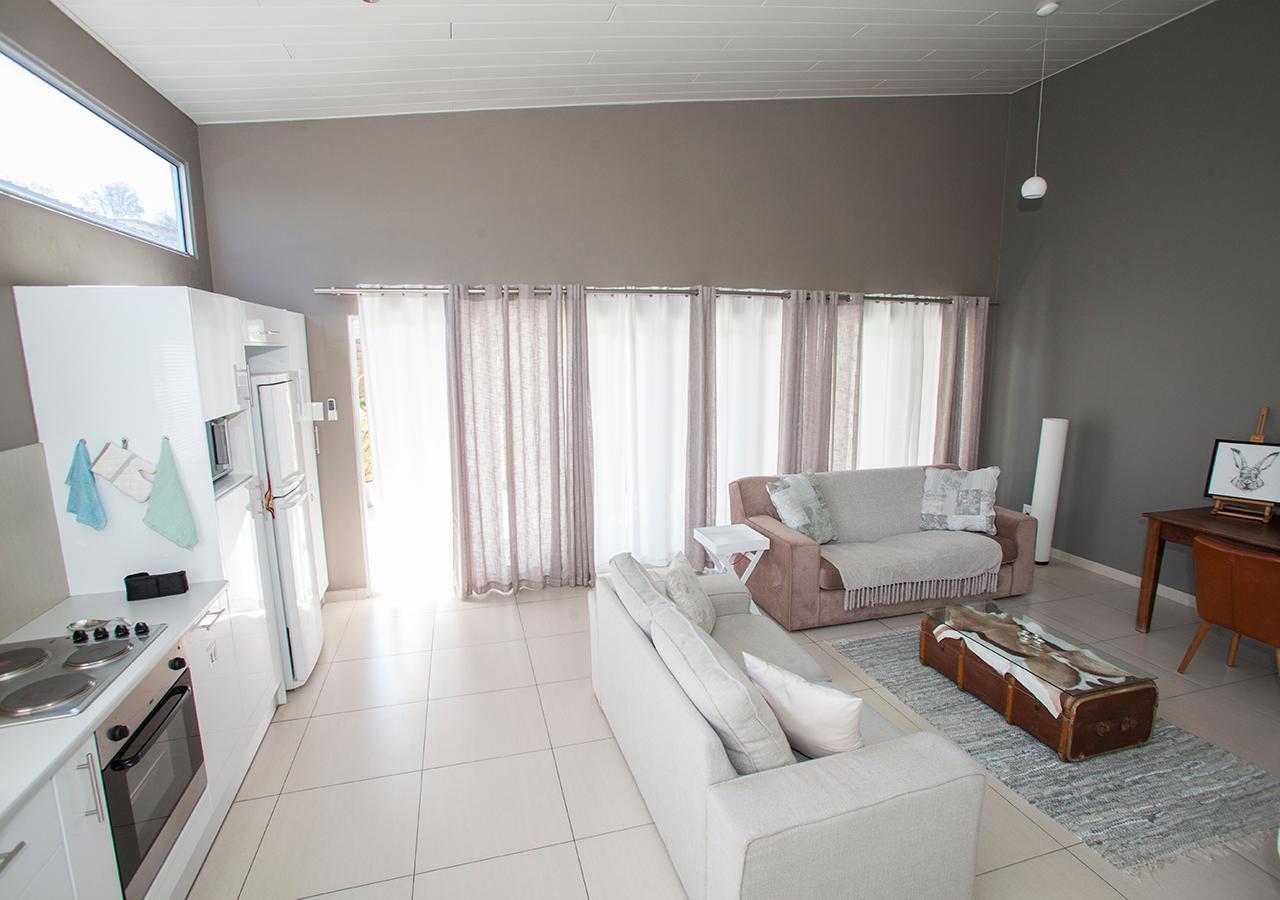 Rnb'S Studio Apartment Windhoek Eksteriør bilde