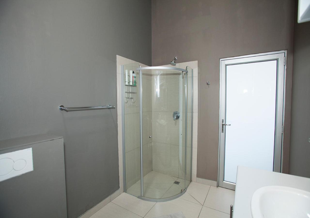 Rnb'S Studio Apartment Windhoek Eksteriør bilde