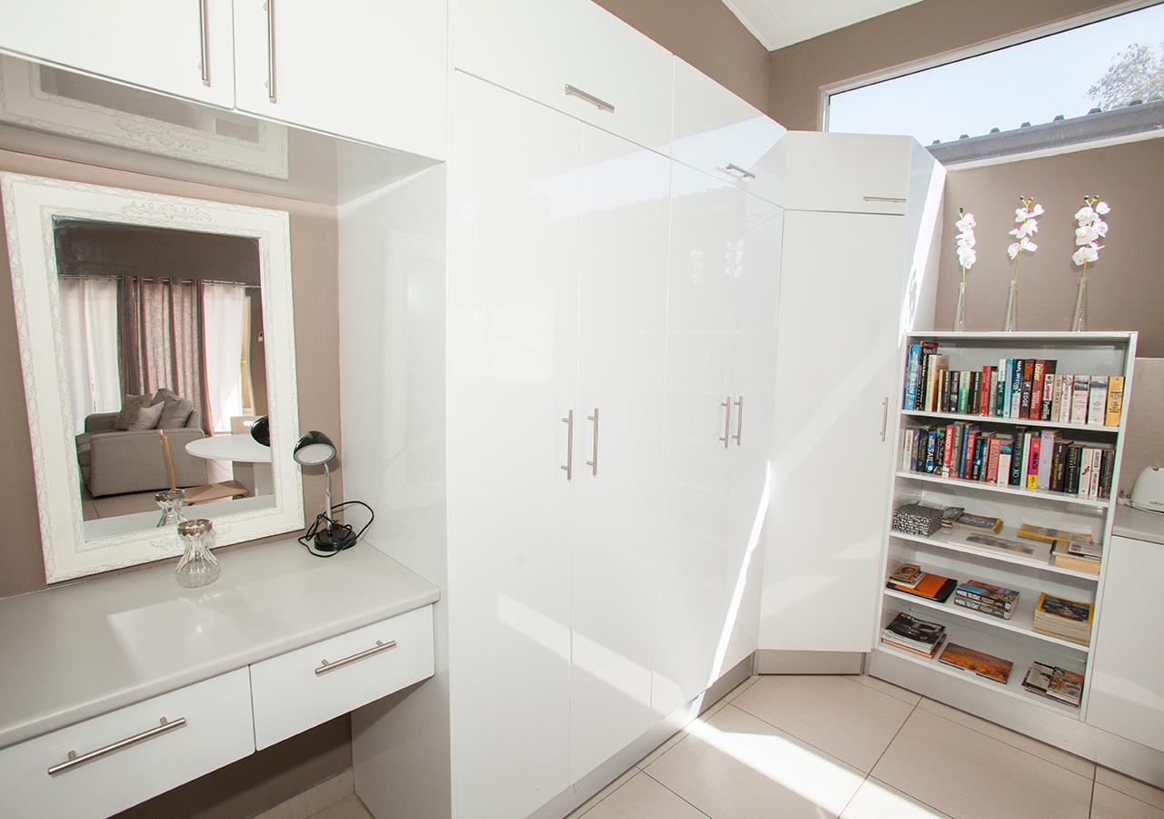 Rnb'S Studio Apartment Windhoek Eksteriør bilde