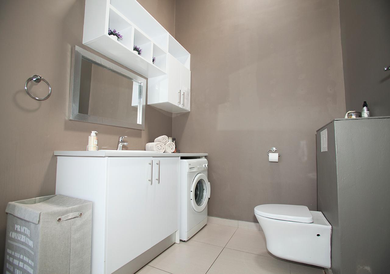 Rnb'S Studio Apartment Windhoek Eksteriør bilde