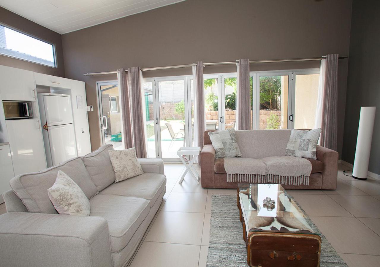 Rnb'S Studio Apartment Windhoek Eksteriør bilde