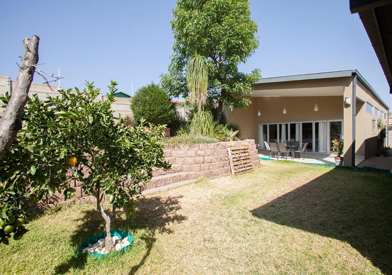 Rnb'S Studio Apartment Windhoek Eksteriør bilde