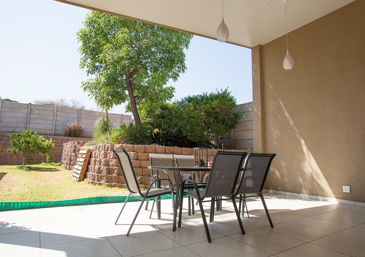 Rnb'S Studio Apartment Windhoek Eksteriør bilde