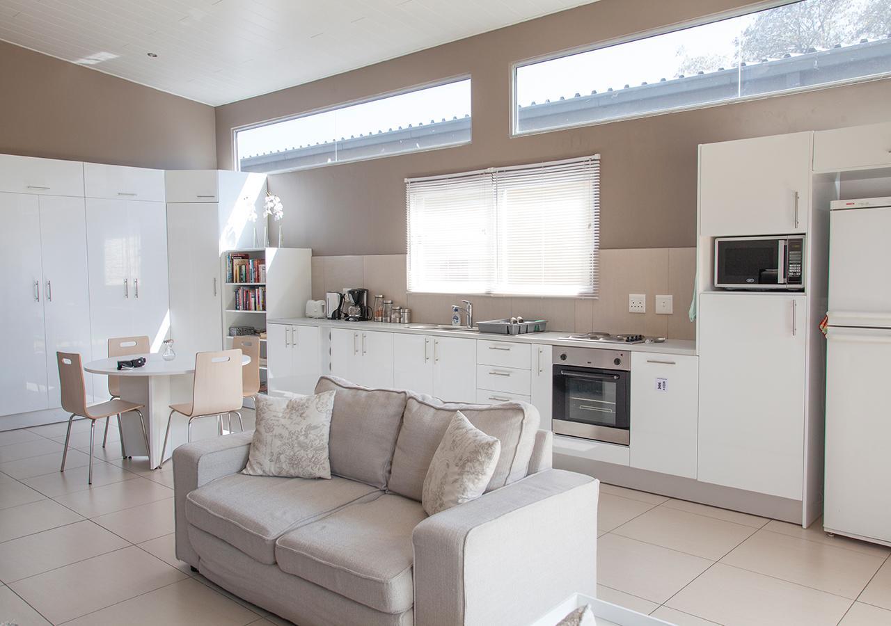 Rnb'S Studio Apartment Windhoek Eksteriør bilde