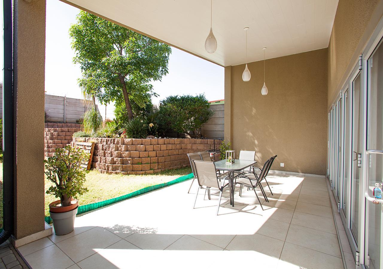Rnb'S Studio Apartment Windhoek Eksteriør bilde