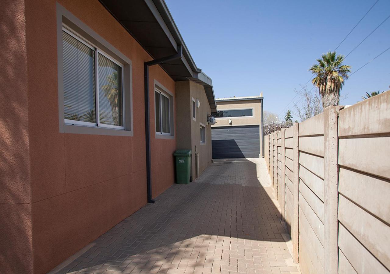 Rnb'S Studio Apartment Windhoek Eksteriør bilde