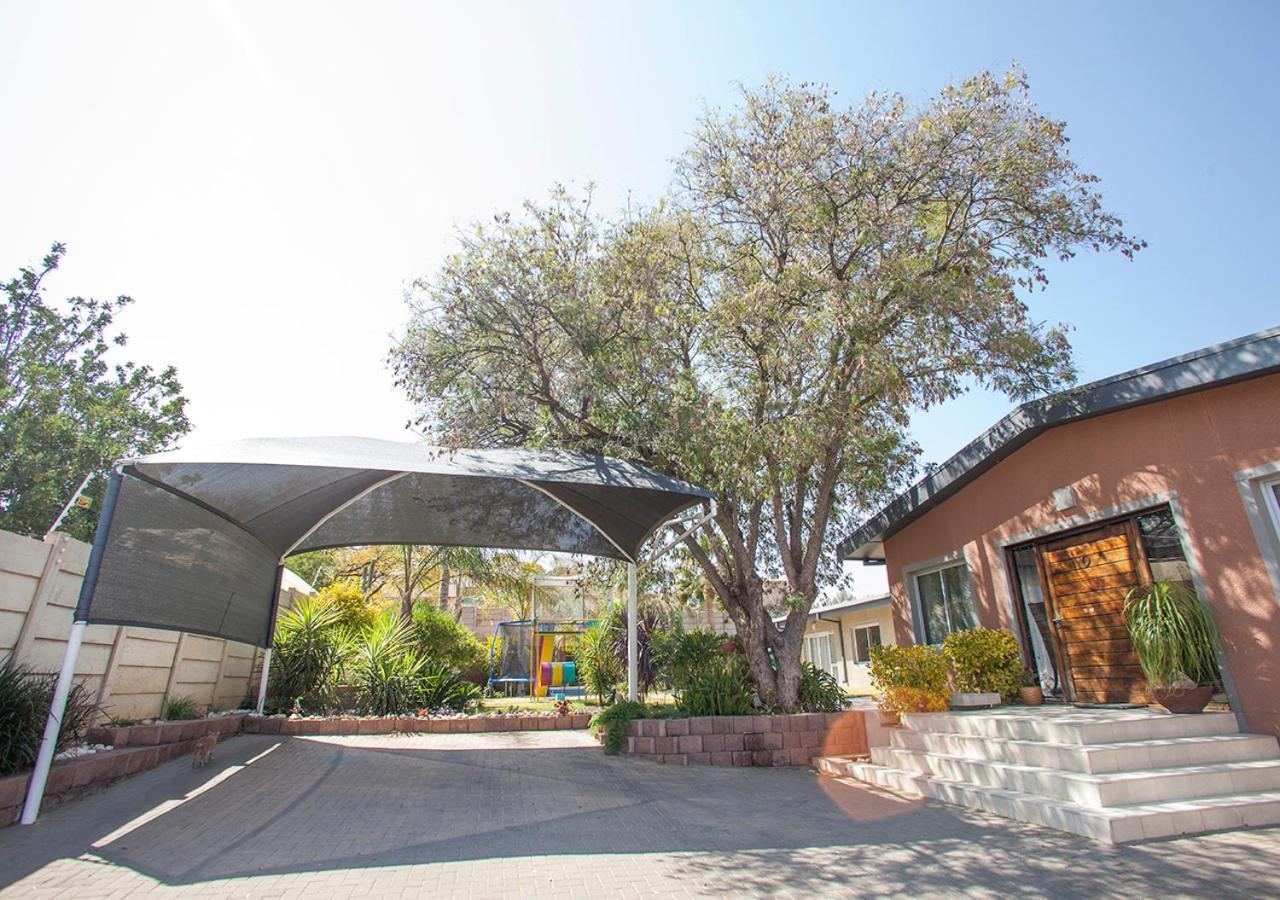 Rnb'S Studio Apartment Windhoek Eksteriør bilde